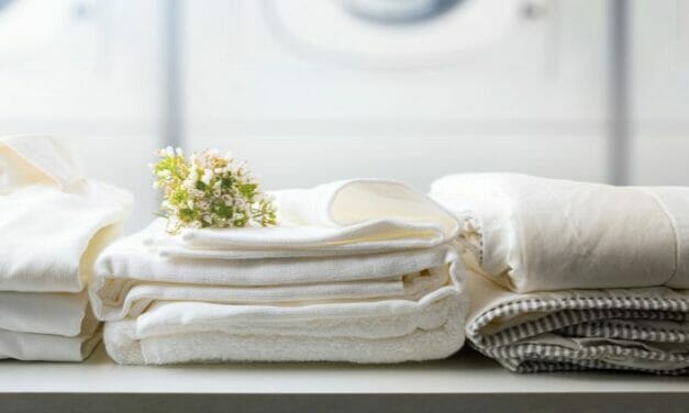 5 Tips to Keep Your White Clothes White